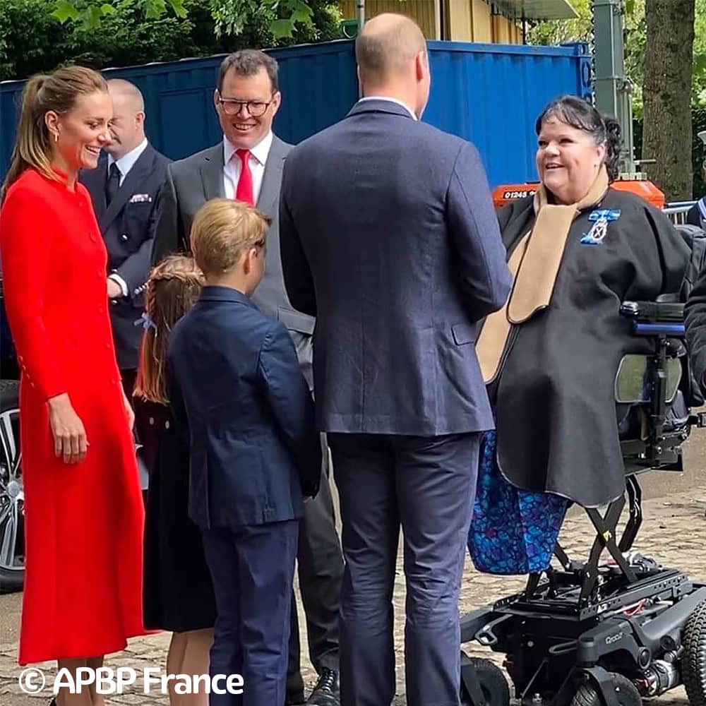 Rencontre d’artistes APBP avec des personnalités, photo de Rosie Moriarty-Simmonds et la famille royale, mai 2024