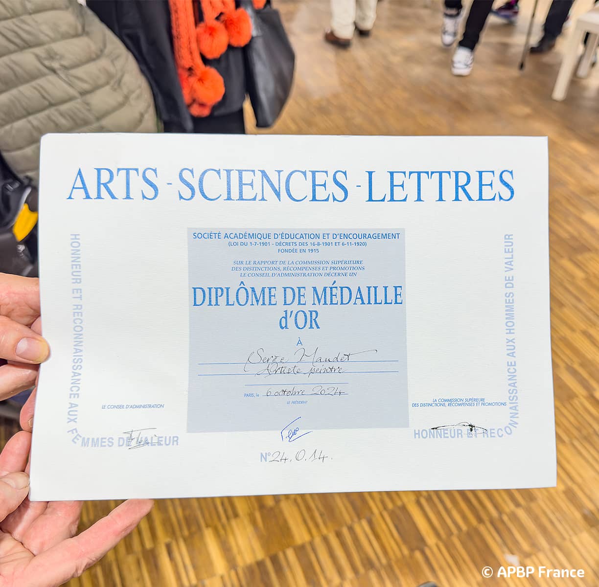 Diplome d'or de Serge Maudet décerné par l'Académie des Arts-Sciences-lettres lors du Salon Art Shoppin 2024
