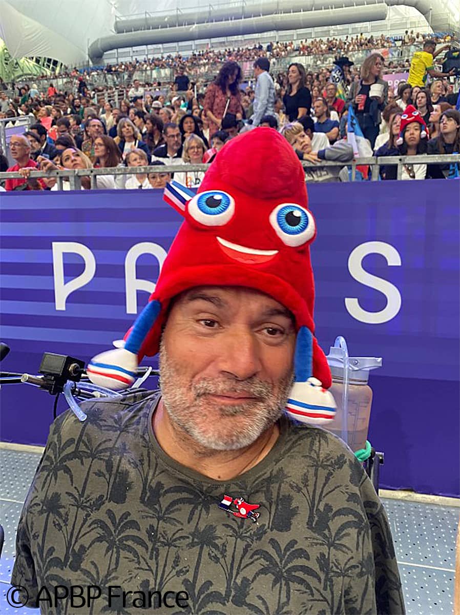 Joseph Martins assistent aux JO avec sa femme et sa fille