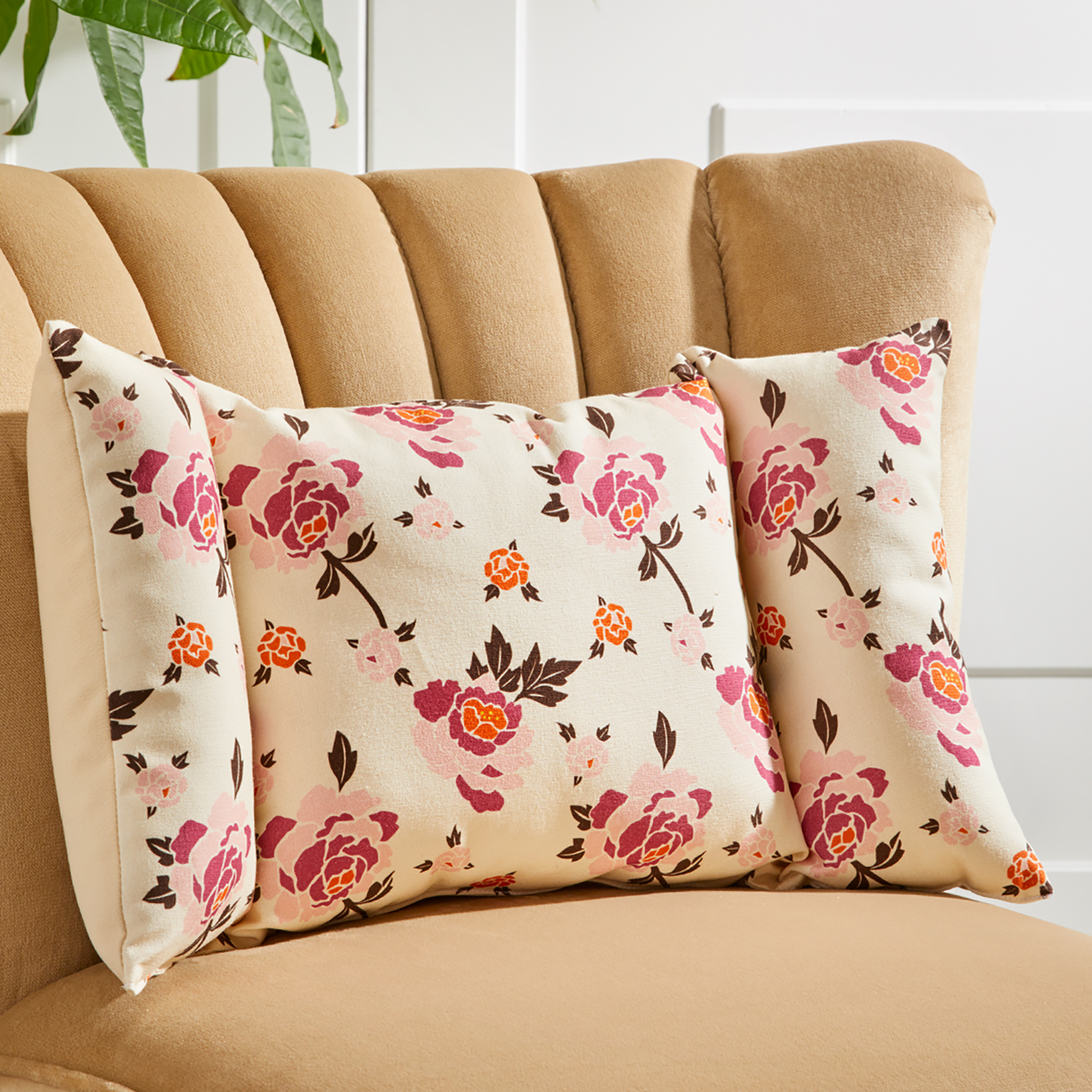 Coussin lombaires beige et fleuri - APBP : Coussin lombaires beige